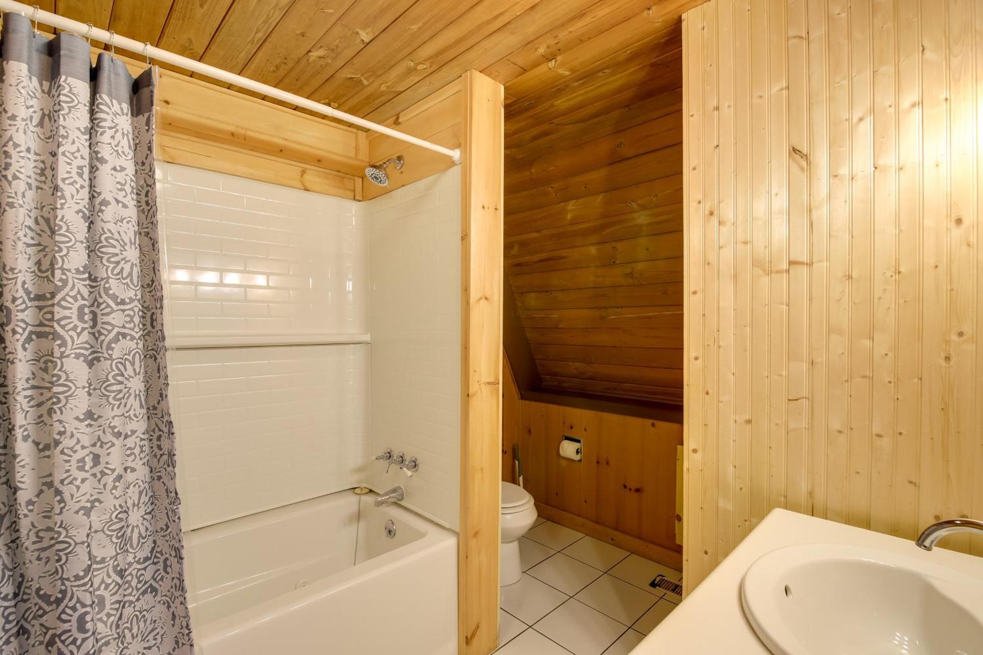 Gatlinburg A-Frame Home With Hot Tub Near Parkway Zewnętrze zdjęcie